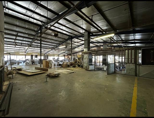 2,800M² WAREHOUSE TO LET IN KEW